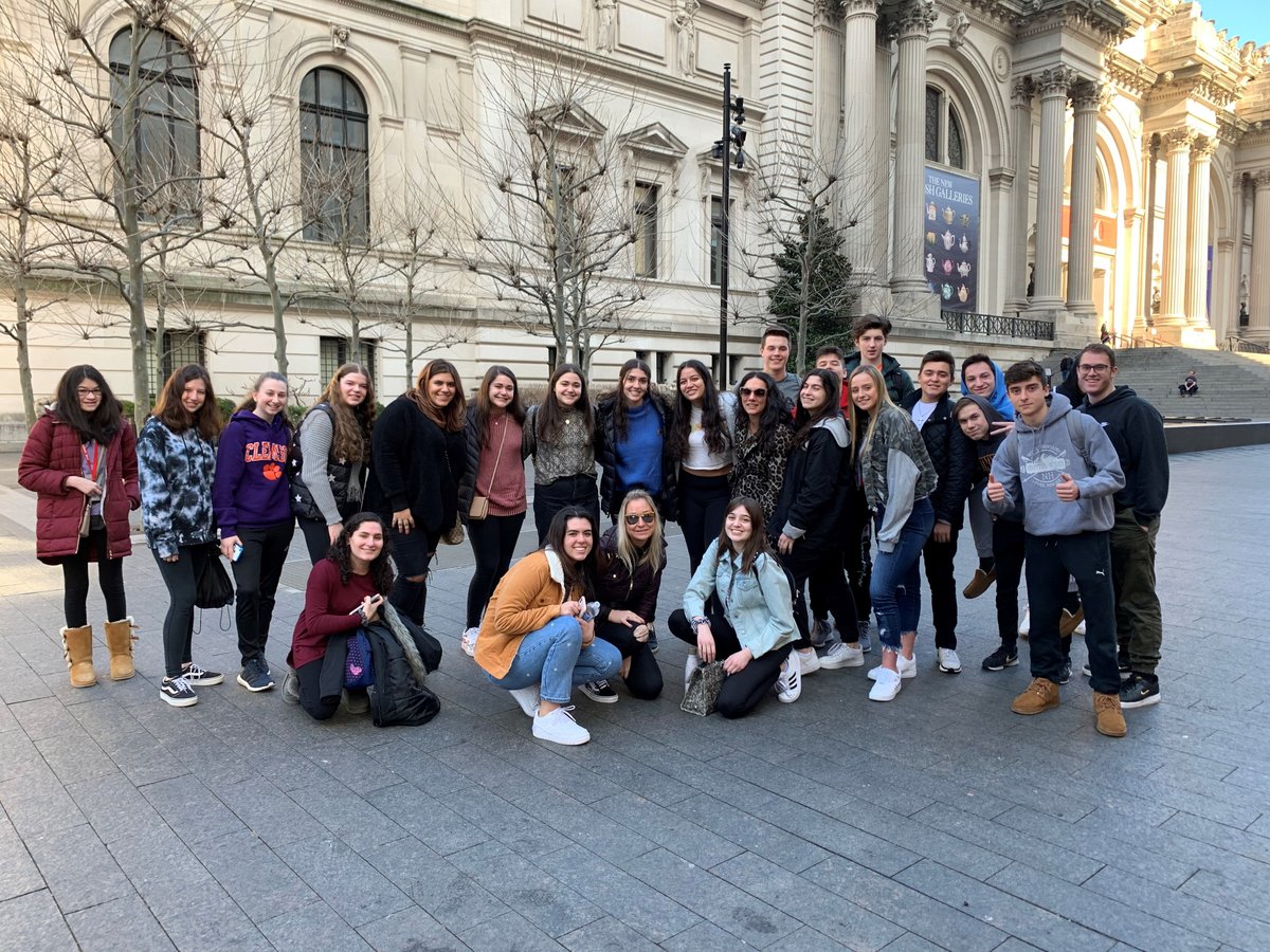 OfficialHHHCSD's tweet photo. Hills West IVH Italian students in Mrs. Terracinaโs class completed a scavenger hunt at the @metmuseum & visited some of the artworks that they learned about in class. Students learned about Italian Renaissance, Futurism & Metaphysical art movements. #HHHCSD #FLWeek #NFLW20 https://t.co/3TduPOFbck