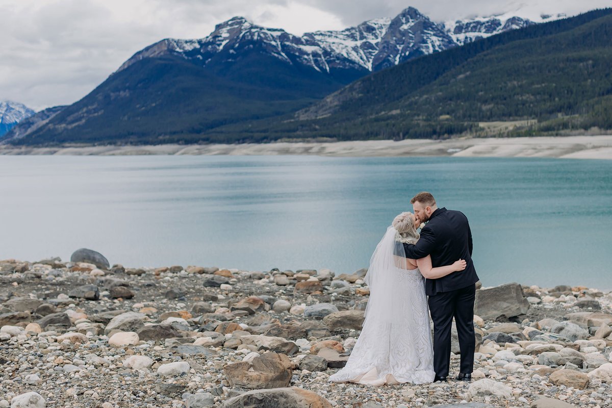 ENV_photography's tweet photo. Abraham Lake wedding on the blog! https://t.co/Gz1ia83LMq #abrahamlake https://t.co/IslsqZTwWP