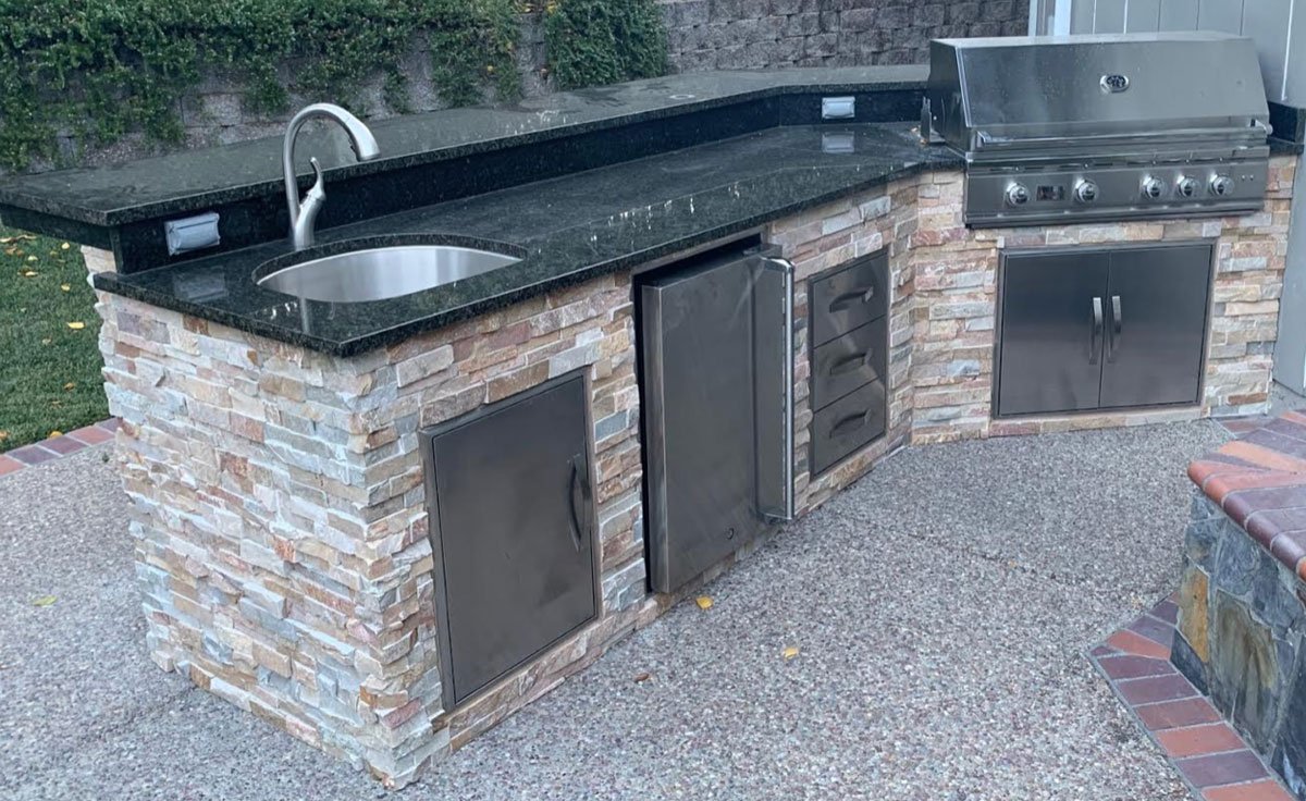 uokitchen's tweet photo. We never run out of ways to build custom barbecue islands. We love finding designs that fulfill the unique vision you had for your outdoor kitchen. https://t.co/OrdYU7gwL7 #barbecueisland #barbecueislands https://t.co/g6FGqJDgvj