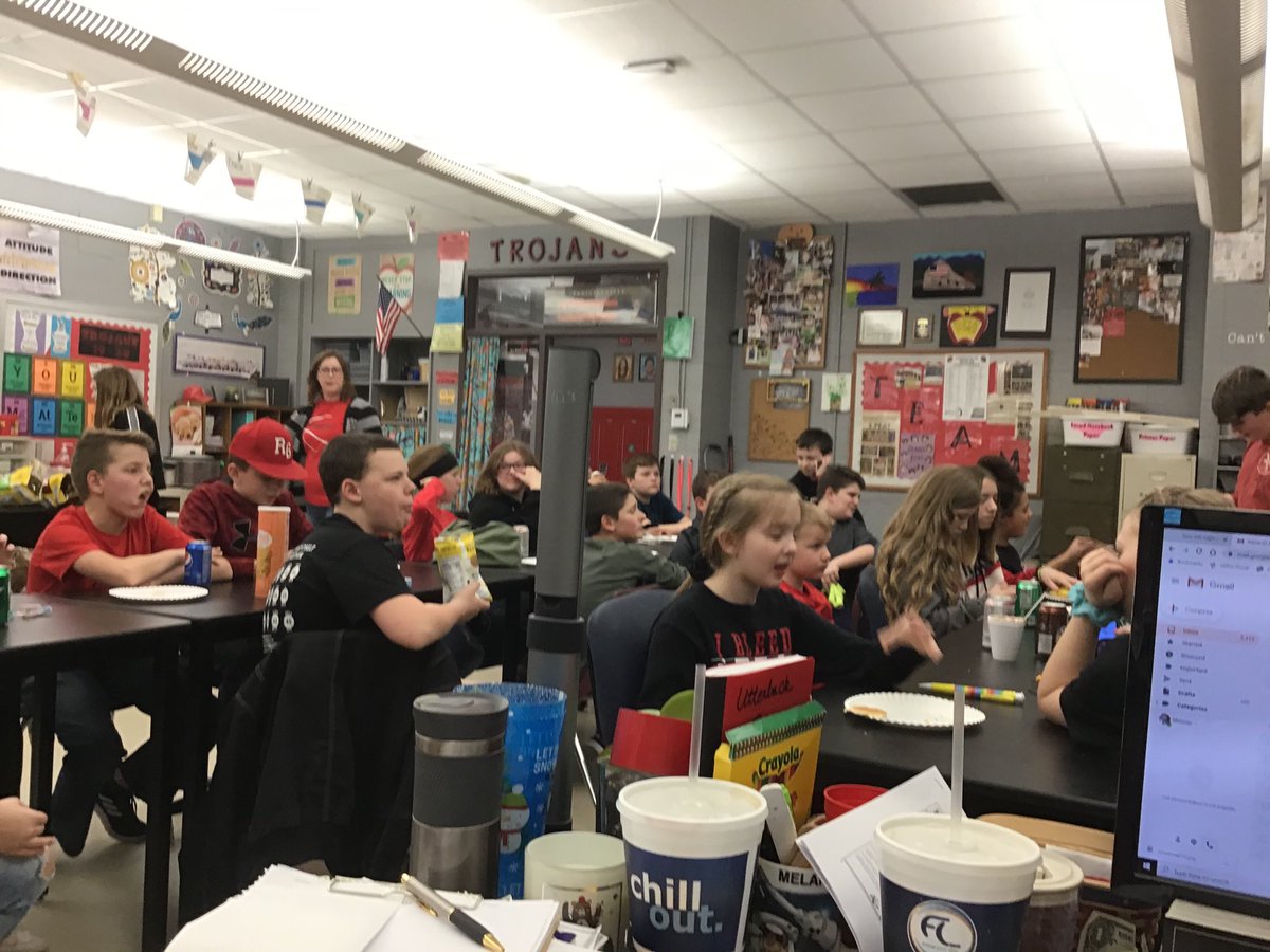cr6MUscience's tweet photo. Feeding the Trojan Fans as we get ready to load the pep bus to Quarterfinals! Thank you to the generosity of the #CommUNITY businesses that sponsored the admissions of ALL of the kiddos riding the pep bus! β¦@CR6Trojansβ© @cr6_athletics #TrojanPride #WeRCommUNITY #GoTrojans https://t.co/ZsfjUxI5uy
