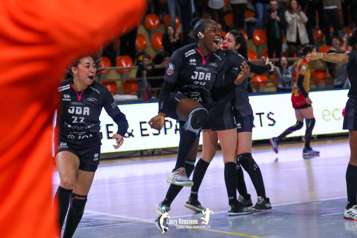 Clichés Hand tweet media