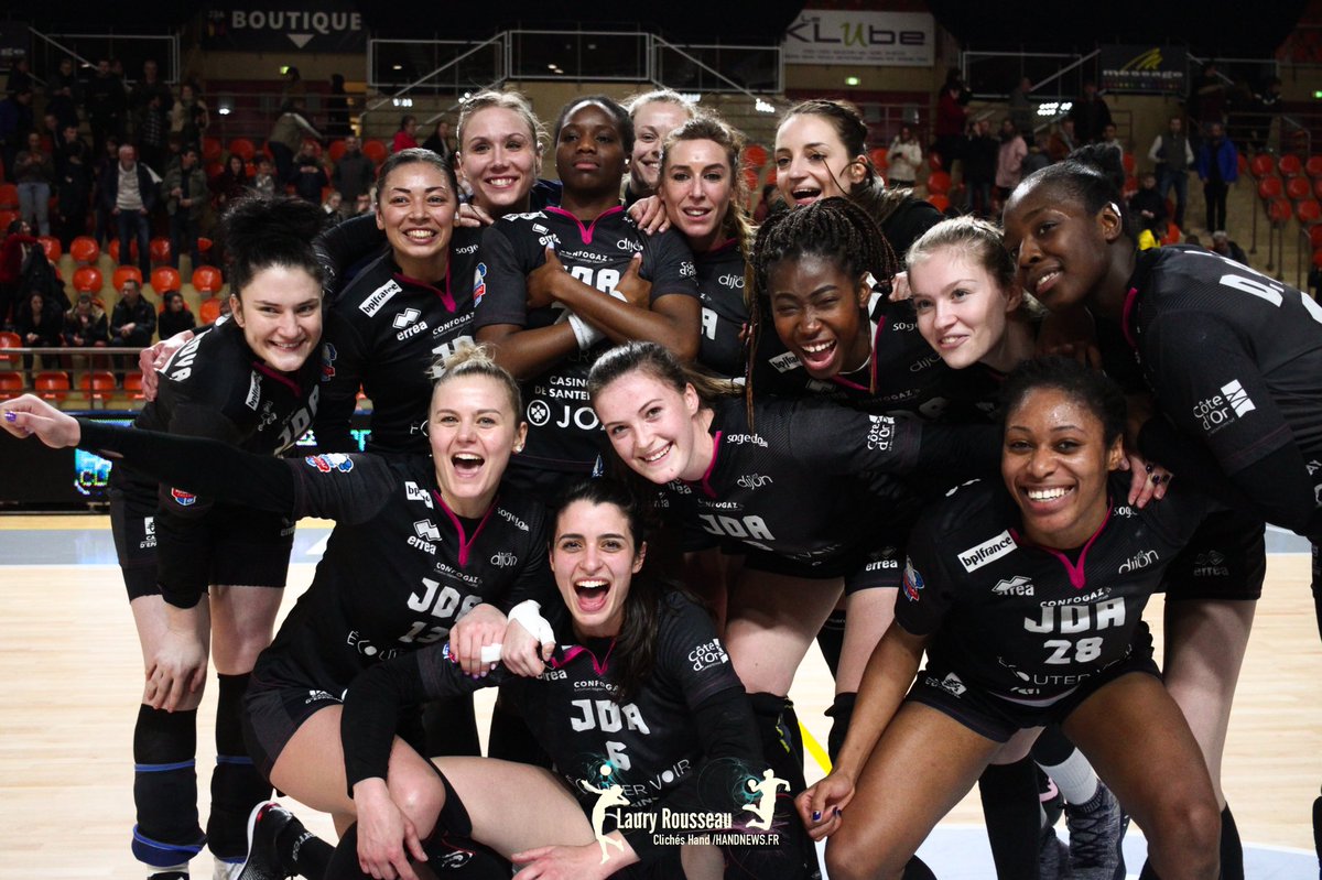 Clichés Hand tweet media