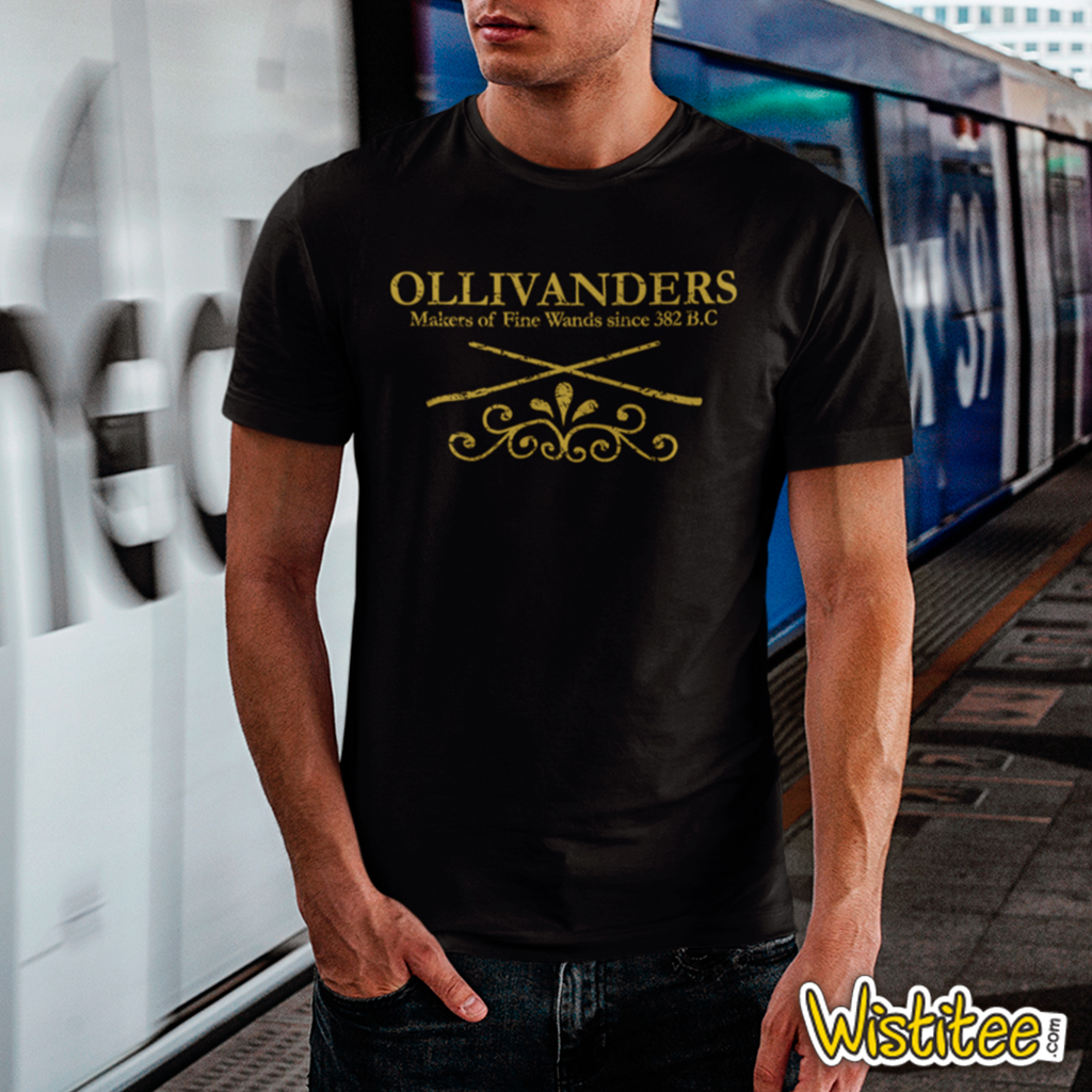 Wistitee_EN's tweet photo. ✨ Make the right choice! 
👉👉 https://t.co/FbO27FnGky
🔥 Starting Price: 12€

« Ollivanders » by CaptainsClothes 
End of sale this  Monday 09 March, 11pm

#harrypotter #hogwarts #potterhead https://t.co/H3Q0hoXH9k