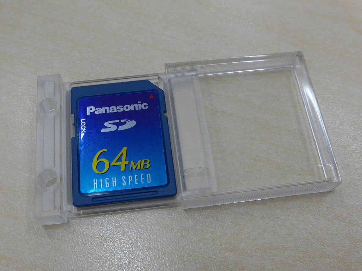 okumura1967's tweet photo. 私が愛用している #最新鋭OS MS-DOS 5.0 を使った PC 用に、大容量 #64MB のディスクを購入しました。
この時代の SD カードって超高価な商品だったためか、おまけのケースがすごく丁寧に作られているのが印象的でした。
#MSDOS #HP200LX https://t.co/mM93Fv1tnL