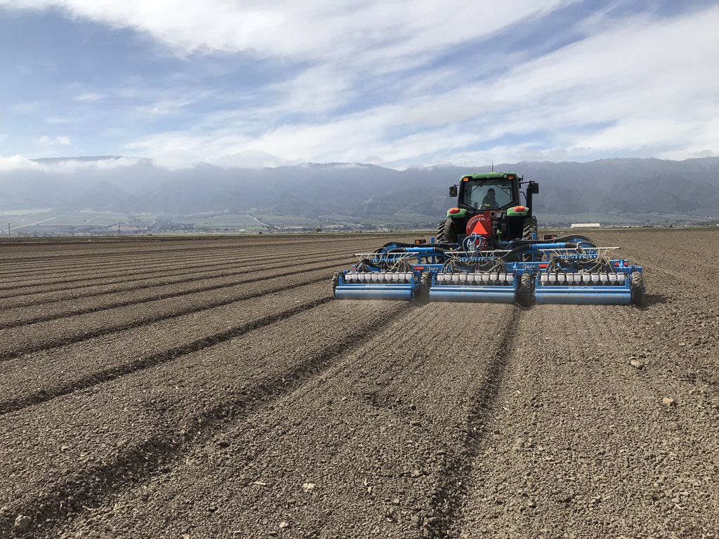 bross0203's tweet photo. Spent the day with @rdoequipment in Salinas on a demo planting spring mix lettuce with a @Monosem_Inc Version M planter and @JohnDeere SeedStar2! https://t.co/Di8IsqMdnp