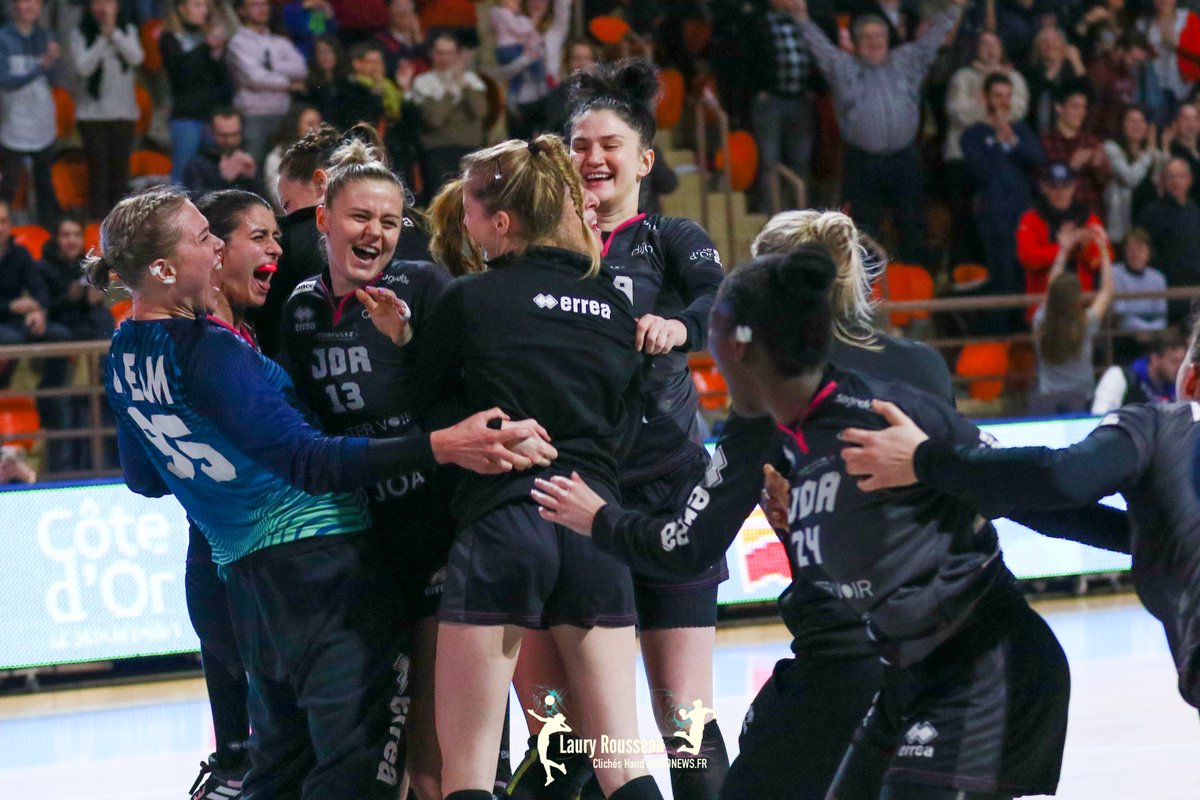 Clichés Hand tweet media