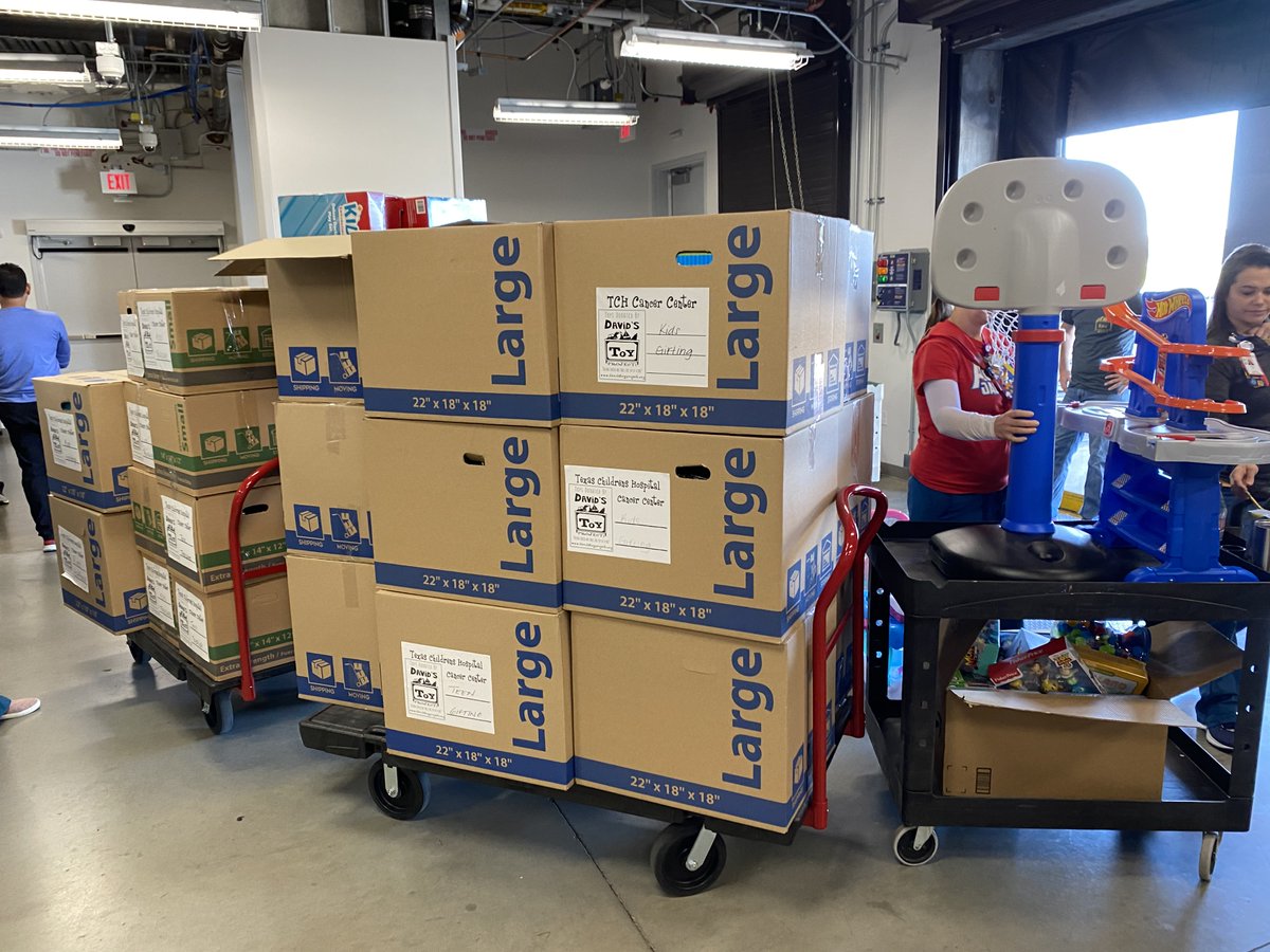 DavidToyProject's tweet photo. We just made our delivery to @TexasChildrens West Campus. We also want to give a shout out to the #UPS delivery man who arrived with our last #Amazon toy just as we were loading up. #fightlikeakid #gogold #childhoodcancer #morethan4 #endcancer #fightcancer #kidsgetcancertoo https://t.co/VArTXlMazR