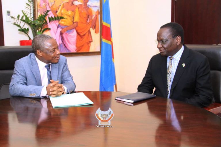 RealVanderleo's tweet photo. RDC: Le PM @IlunkambaS se penche sur les doléances de la RTNC. Si ailleurs le week-end est synonyme de repos ce n’est pas le cas à la Primature où le Chef du Gvmnt a échangé ce Vendredi 6/3/20 avec le DG de la RTNC, Au coeur des échanges, la Redevance audiovisuelle https://t.co/dgF6eCn2rw