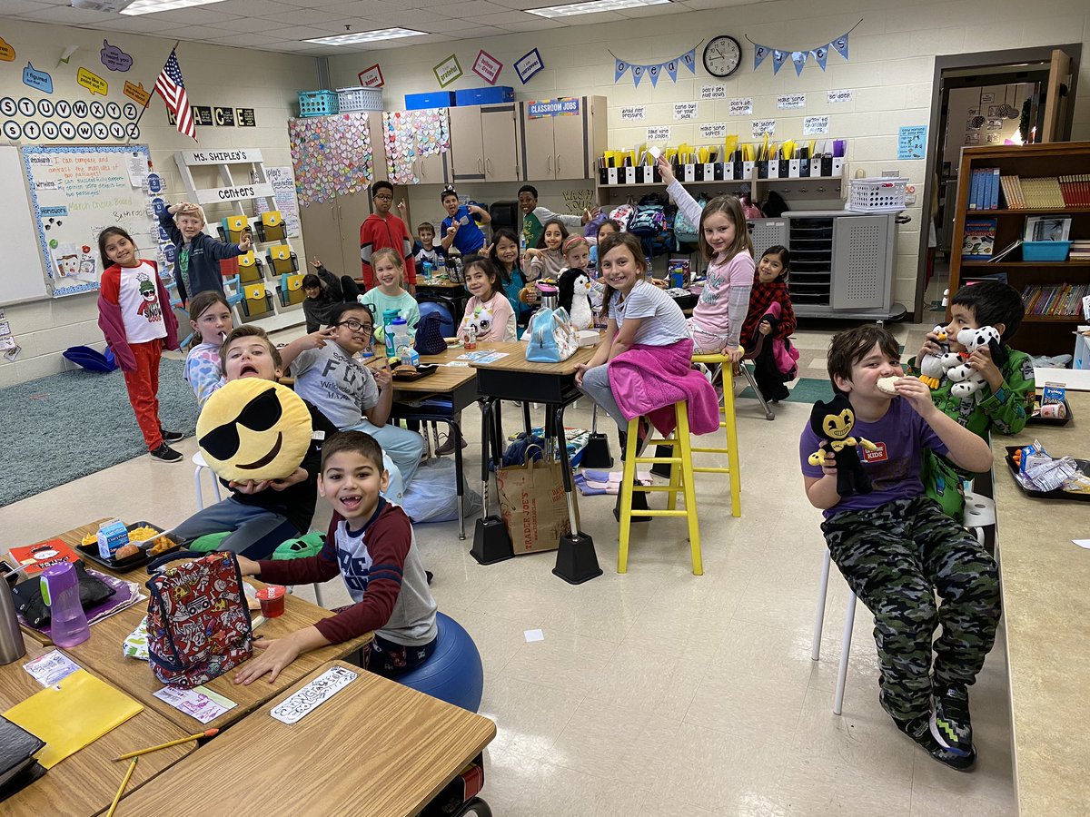 ms_shipley2's tweet photo. My homeroom kiddos won the February Reading Challenge versus my other class, so it calls for lunch in the classroom &amp; Krispe Kreme Donuts!! ❣️ #CCSD #ccsdnewbie https://t.co/slyLIooxaq