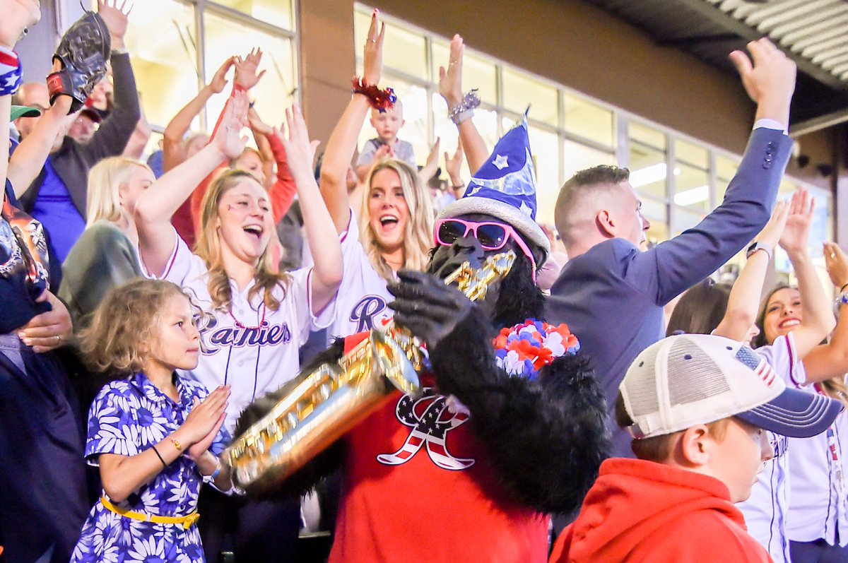 RainiersLand's tweet photo. Have an epic weekend, Tacoma #TGIRF https://t.co/1iqEjhIaxh