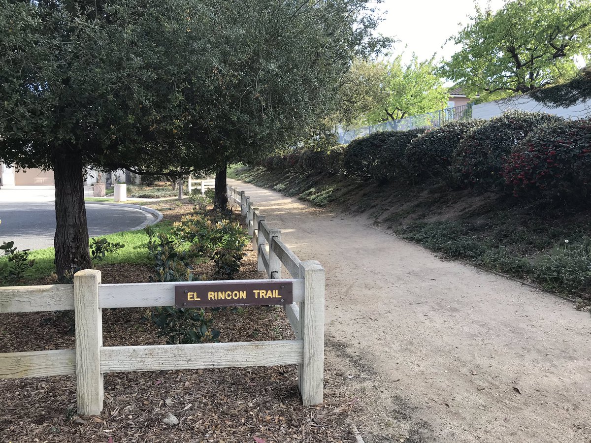 hillypaige2's tweet photo. #ConejoOpenSpace #4 of 10 in the @COSChallenge - #ElRincon.  A short trail with nice views of DV and Conejo Mtn.  Used it as a connector between Vista Del Mar, El Cerro, and Sierra Vista for a nice loop of DV. Taking advantage of the nice weather before the 🌧 moves in! https://t.co/aM5J3DfyRX