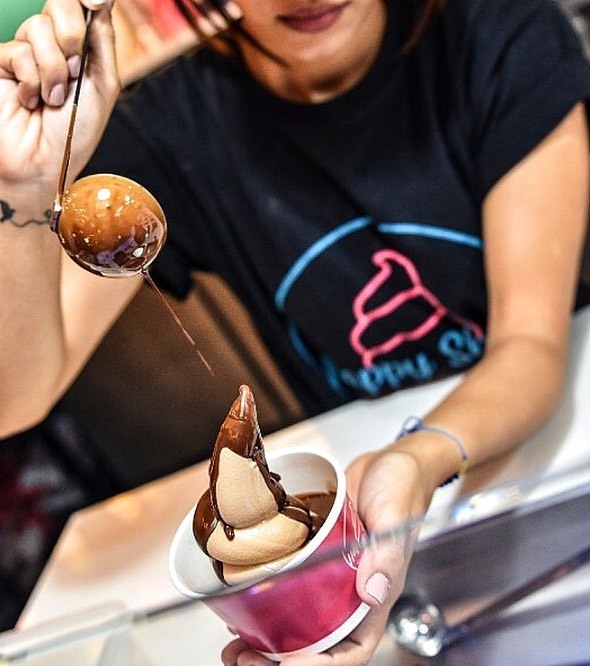 HappyShakecuc's tweet photo. 🍦¡Es viernes! Así se deben ver todos tus fines semana.😎
⁣⁣
🚨¿Donde encuentras estas delicias? ⁣Justo a la entrada de📍El Mercado de Mall Plaza Buenavista 3 @mallplazabuenavista⁣⁣

⁣⁣#icecream  #foodphotography  #mallplaza #buenavista #mallplazsbuenavista #friday https://t.co/WXHr9aEeBB