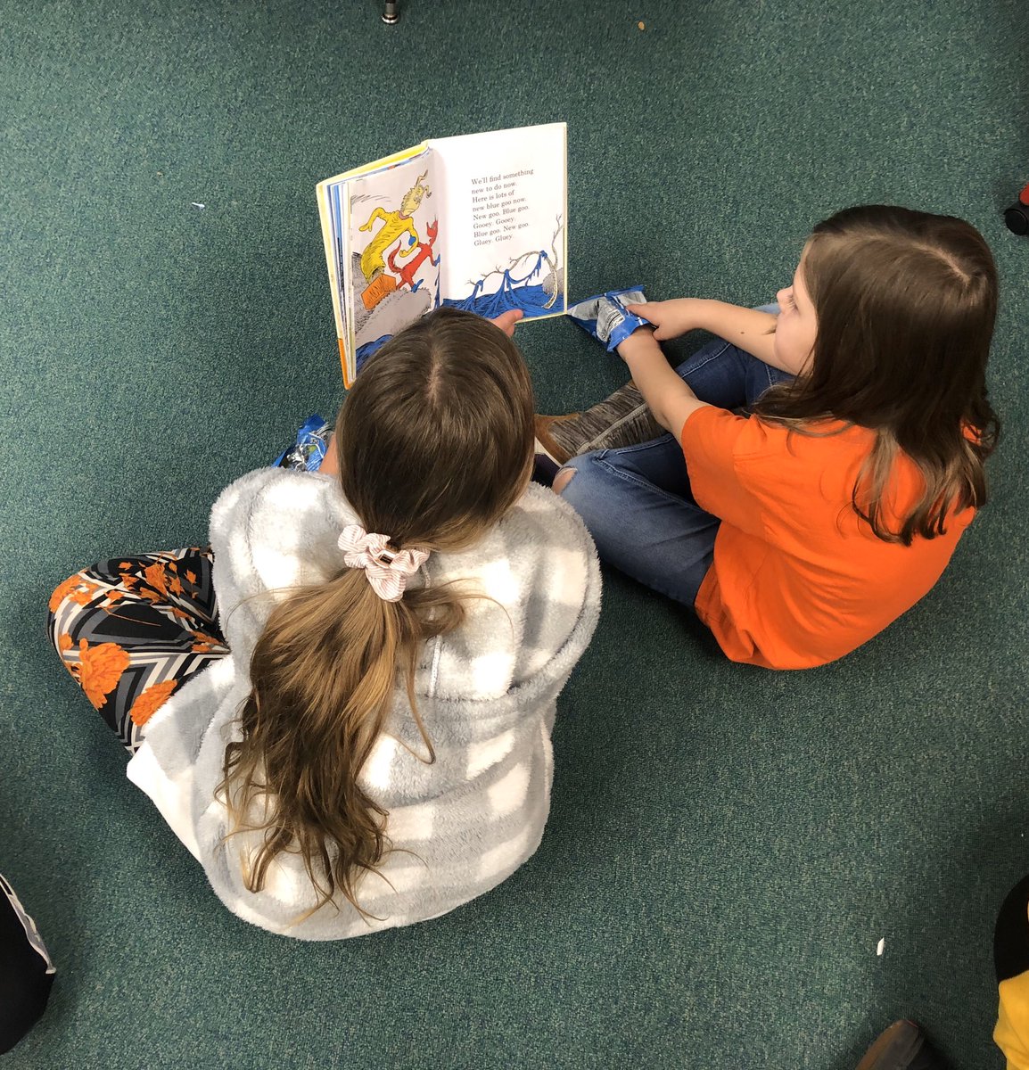 MountainView_ES's tweet photo. MVES students enjoyed buddy reading today to finish out our Celebrate Reading Week. #MVES #CelebrateReadingWeek #ReadingIsFun https://t.co/o1643VG0fK