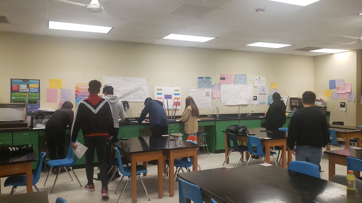 Science4R's tweet photo. Physics take a gallery walk to better understand heat transfer. 
#ShowUsYourABL #AliefABL #elsikhs #physics @ElsikHighSchool @AliefScience @AliefABL https://t.co/AbhE26Qc5Z