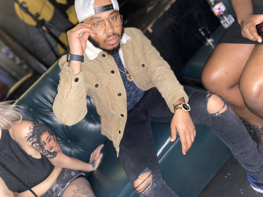 southsidelyrik's tweet photo. I’m intoxicated with goals & ambition🌬💨🎯🤟🏽🖤
#RealShitTho #LyrikToodYaaSooo #HumbleConfidence #HardDriveMindset #SuccessIsFree https://t.co/g4qIRg7j85