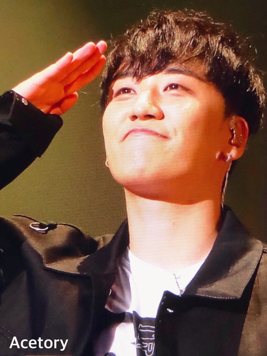 sami_danielle01's tweet photo. I wish you the best luck during your military service. May this time can be a time for healing 🙏🏻
I hope you can fulfill your duty with pride and honor and come back to us, healthy and happy. 
I’m gonna miss you so much, my dear @ForvictoRi Panda!!! 💕🐼
#TakeCareSeungri https://t.co/Bj5fEWzGx1
