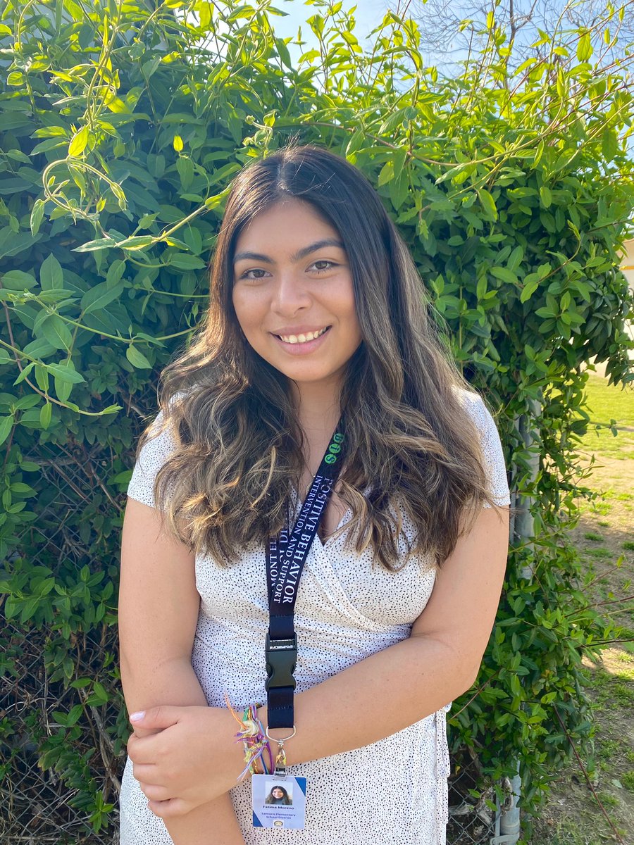 LuisGarciaSSW's tweet photo. Ms. Fatima Moreno is a 1st year #SSW Intern from @CSUBakersfield. In her 1st yr, she’s learning how to implement systematic change; how to replicate herself in as many ways as possible. We call it “Big Picture Thinking.” We are teaching her the SSW “WHY.” #WeAreLESD #SSWWeek2020 https://t.co/I2QhvhAziy