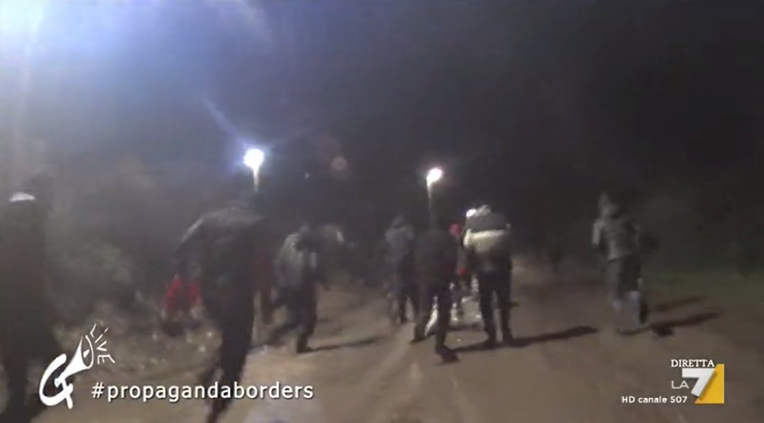 welikeduel's tweet photo. Nella jungle di Calais

#propagandaborders #propagandalive https://t.co/UE7YMLtCdd