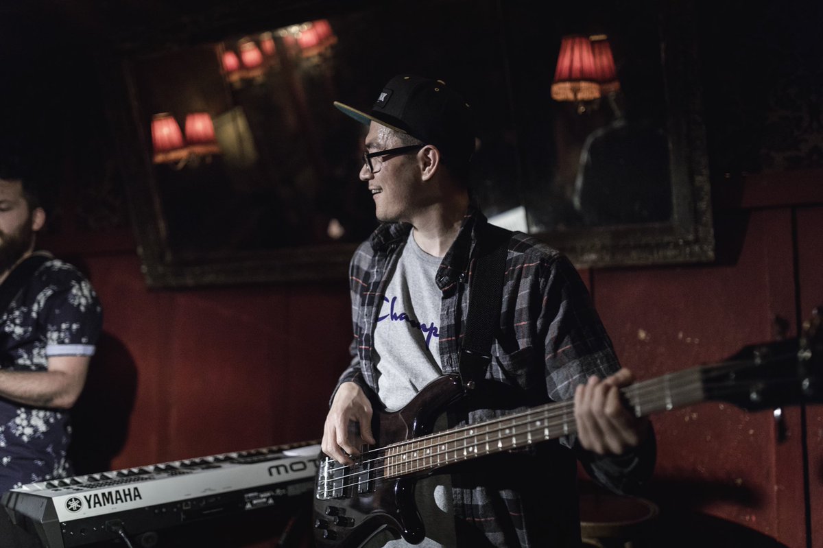 BerkleeNightLA's tweet photo. New duo @hughiestonefish &amp; @kevluumusic made their debut and brought us so much joy at Berklee Night! 🤩🎸 #berkleenightla
📸: @keller_rado_photo https://t.co/EL2Ehr5tWn