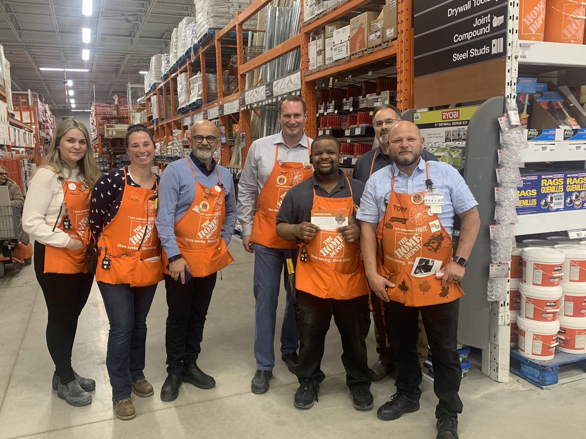 7256Hamilton's tweet photo. Was a great day on the The Mountain walking the store with @Jkatdepot today! D21/22 associate Joseph was awarded with an #ExecutiveHomer for all of his hard work. Looking forward to spring 2020! @HomeDepotCanada @figgyj97 @coyoteswap @kalbuck89 @raygoral #HDValues https://t.co/53nuGIeSTQ