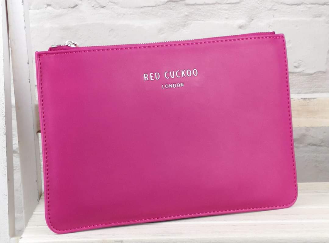 BohoRose66's tweet photo. Step into #Spring with a simple clutch 🥰 Available in Hot Pink, Dusky Purple, Misty Grey, Gold &amp; Blush Pink. #BohoRose favourite #RedCuckoo is designed in the UK, ethically produced &amp; 100% vegan &amp; at only £17 what's not to love https://t.co/L1g5frfBX1 🌹 #Freepostage https://t.co/yJ6fTncjS3