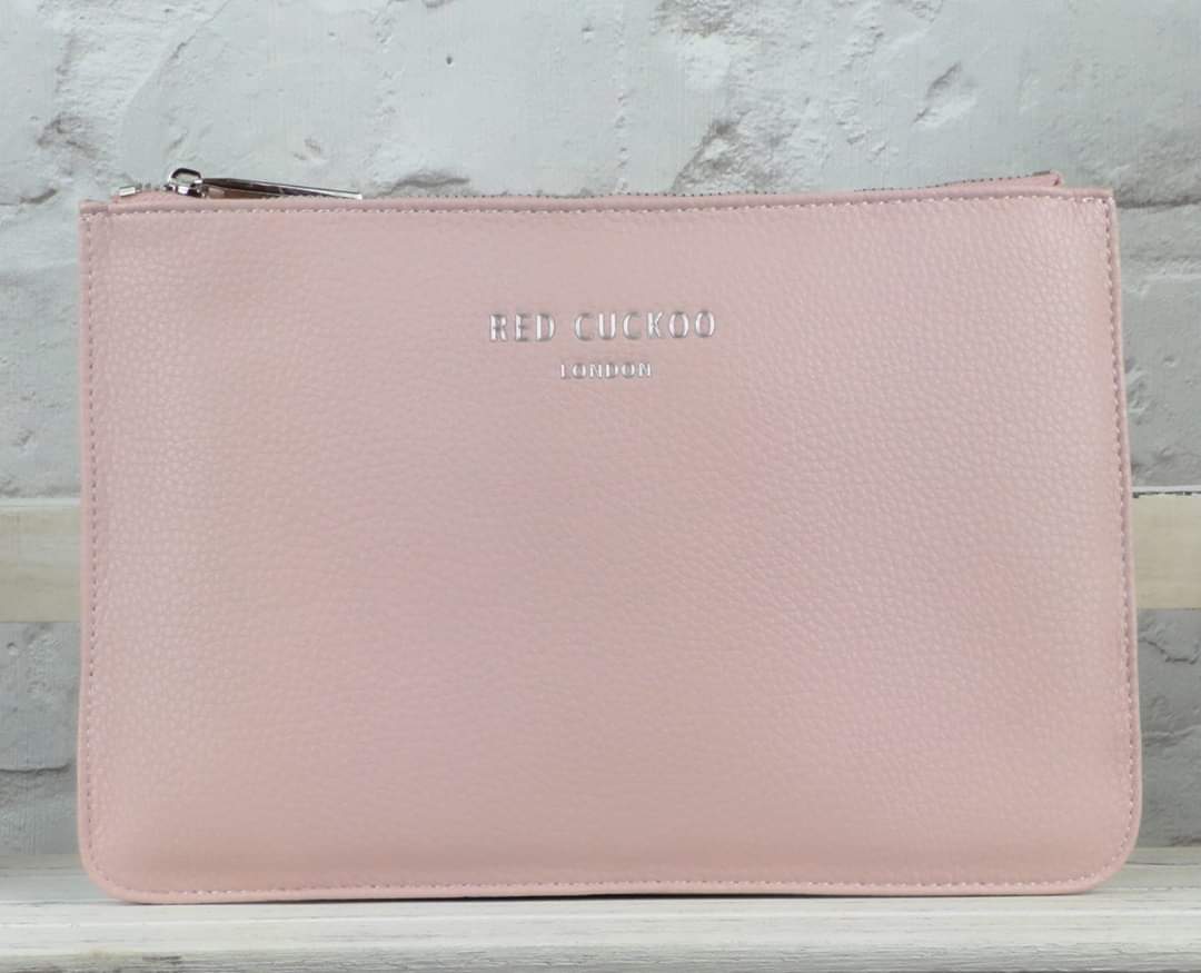 BohoRose66's tweet photo. Step into #Spring with a simple clutch 🥰 Available in Hot Pink, Dusky Purple, Misty Grey, Gold &amp; Blush Pink. #BohoRose favourite #RedCuckoo is designed in the UK, ethically produced &amp; 100% vegan &amp; at only £17 what's not to love https://t.co/L1g5frfBX1 🌹 #Freepostage https://t.co/yJ6fTncjS3