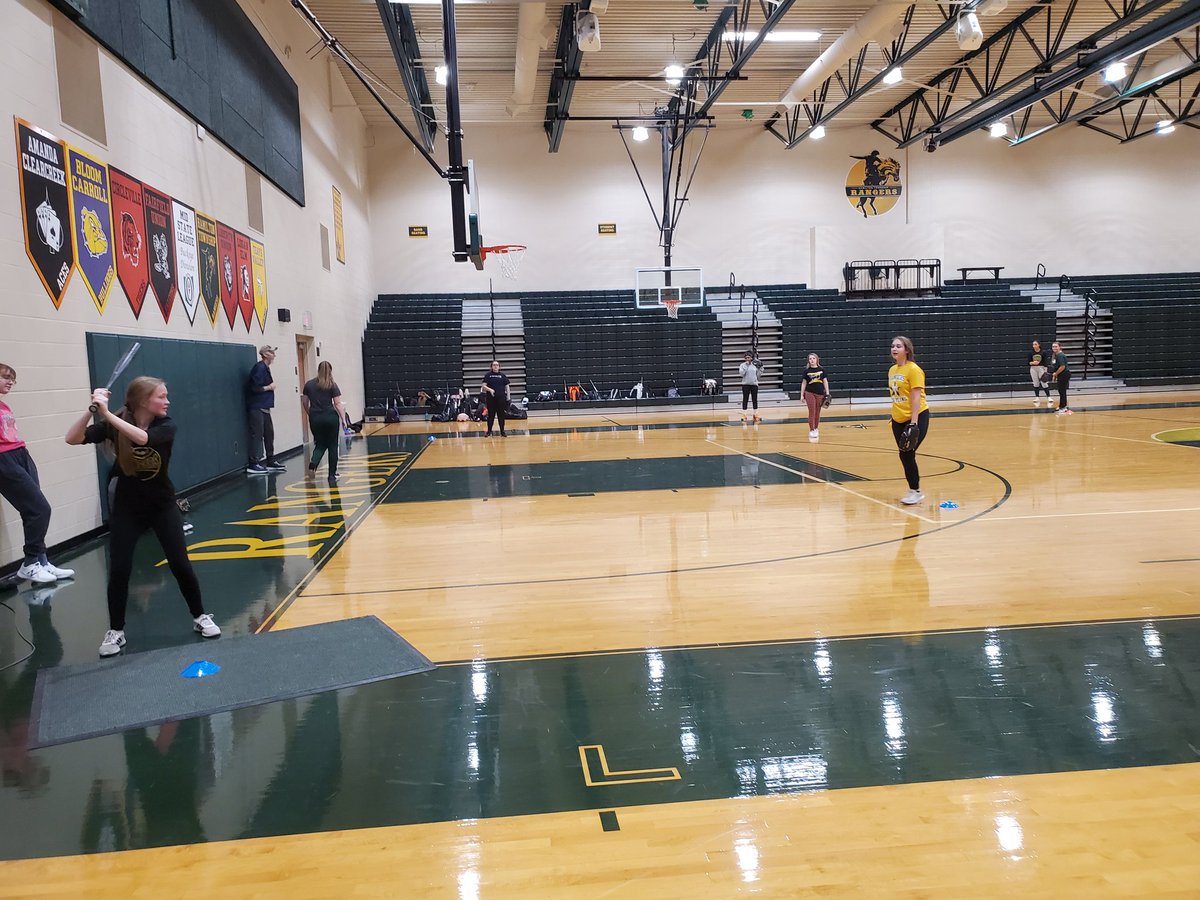 CoachMoore_HT's tweet image. Great Friday Fun Day! Our winning team was "The Scotts"! What a great time team building with 1 step football, relays, and softball! See you all tomorrow for the run at 7:45! 🥎