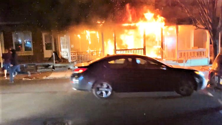 STATter911's tweet image. An interesting video from a deadly fire in Reading, PA Wednesday. It shows neighbors trying to get to the victims and a man in shorts and a tee shirt grabbing one of the first attack lines &amp;amp; hitting the fire. Watch it here-
statter911.com/2020/03/06/pre… #firefighters #readingfire