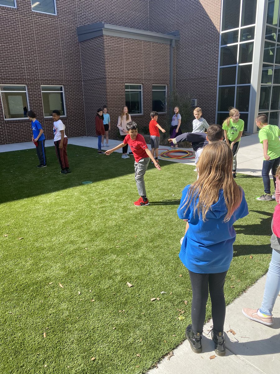 MrsLGaspard's tweet photo. 😎Spring Break Out😎 party for our 6th graders who showed respect, persistence, responsibility and passing ALL their classes this term! We are so proud and had a blast celebrating YOU! #reinhardtsixthgrade https://t.co/SWUViIa4cN