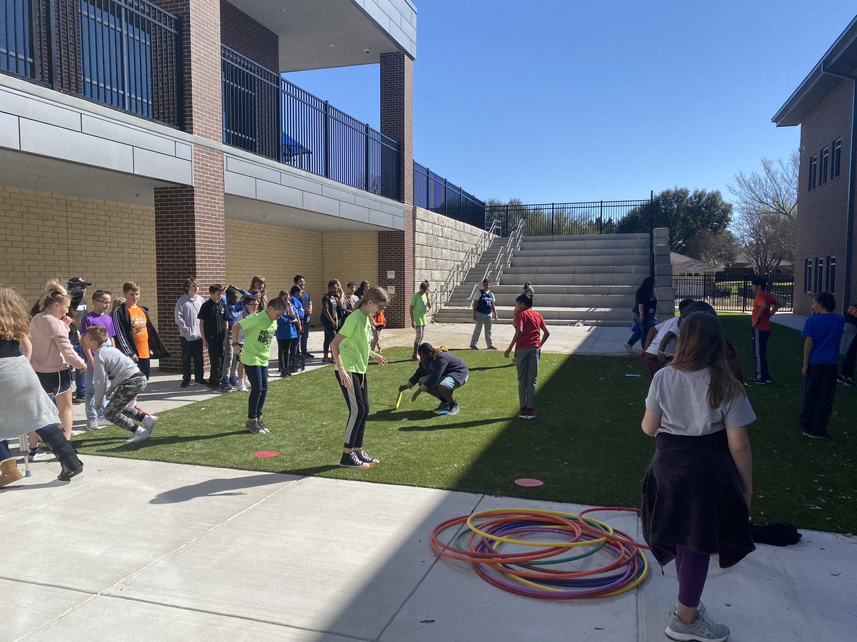 MrsLGaspard's tweet photo. 😎Spring Break Out😎 party for our 6th graders who showed respect, persistence, responsibility and passing ALL their classes this term! We are so proud and had a blast celebrating YOU! #reinhardtsixthgrade https://t.co/SWUViIa4cN