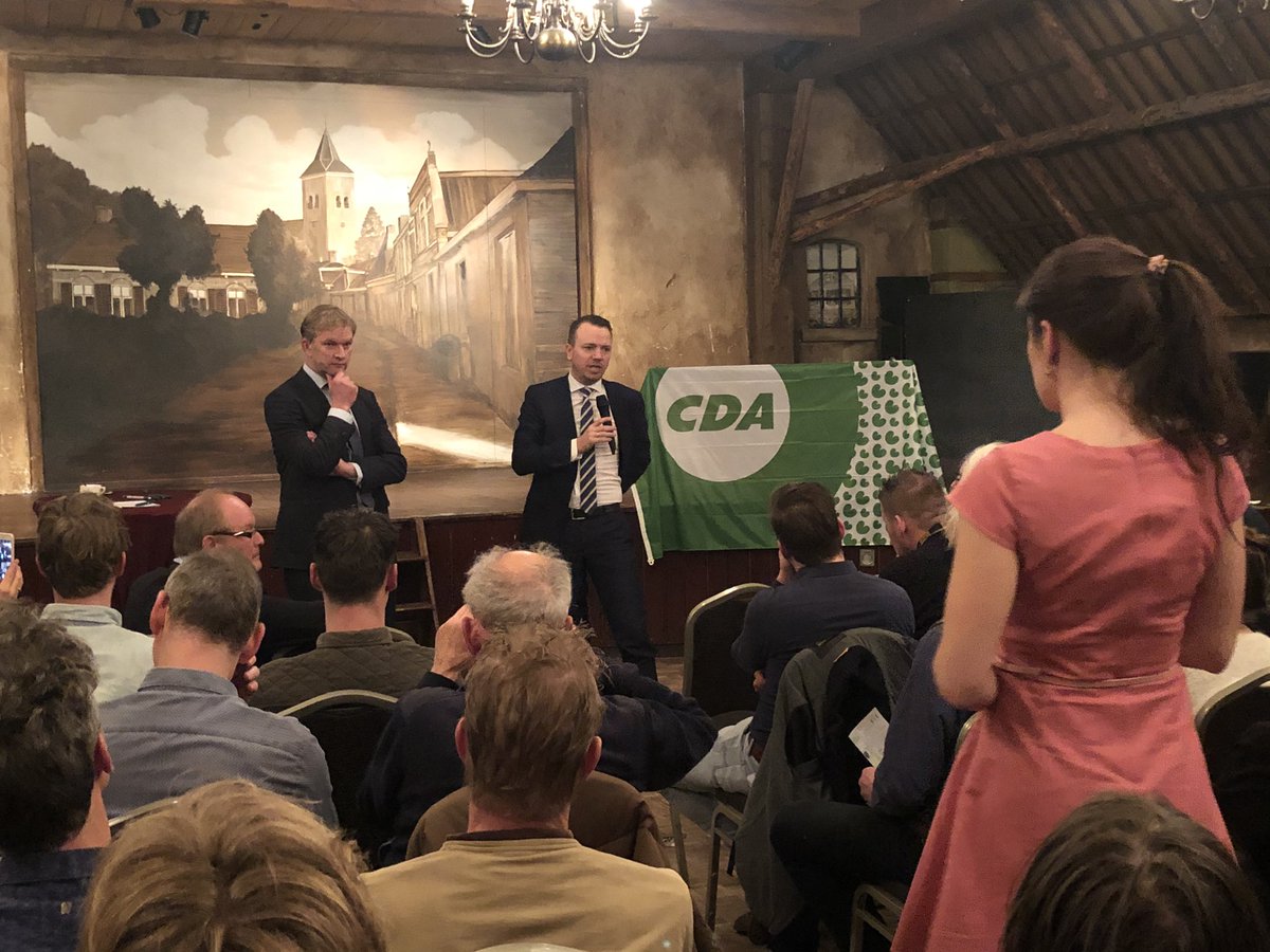 CDASWF's tweet image. Veel belangstelling voor de landbouw thema avond georganiseerd door CDA Súdwest-Fryslân met tweede kamerlid @mvonmartels en gedeputeerde @Sanderderouwe in Easterein. Geleid door de voorzitter van Agrarische Jongeren Friesland @EkeFolkerts.