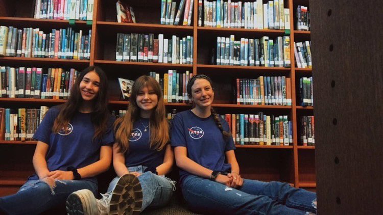 BetaMhs's tweet photo. Festive Friday! What’s more fun then celebrating Beta week with our students repping their Beta Pride! 💛 #betaweek20 @nationalbeta https://t.co/J6MovKUJXC