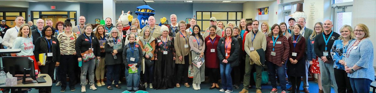 PrimarilyMedia's tweet photo. Such an amazing group of readers! Thank you ALL for coming to ensure ALL of our classes had a reader. 💕 📚 #bogerreads #teamboger #ReadAcrossAmericaWeek #ReadAcrossAmerica #Read https://t.co/nvlL4C7TQ4