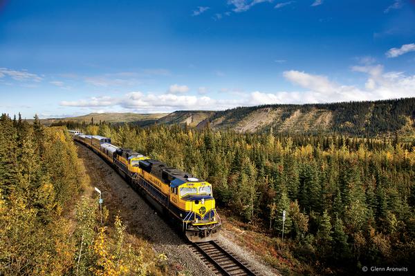 Visit Denali National Park Aboard the Alaska Railroad ow.ly/i6fK50yEKc5 #travel #travelusa #nationalparks #gulliverstravel #fortworth to #denali #trains