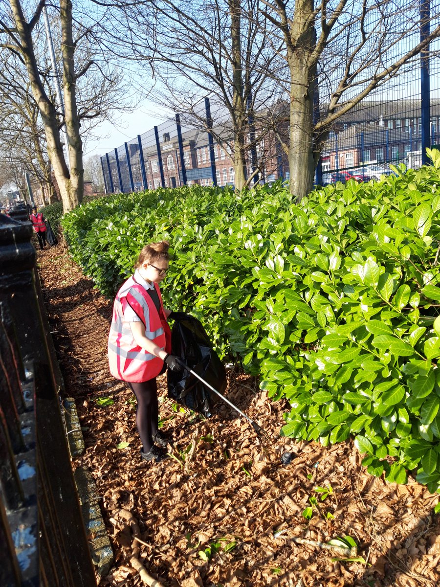 FgsCultureEthos's tweet photo. Some great work done in the sun by these guys today, litter picking as part of their 'Respect' project with Mr Coultas. Lovely to see students making a difference and being proud of their efforts ππ @FlixtonGS #Keen4Green #FGSsmsc https://t.co/IBJW8vA9mv