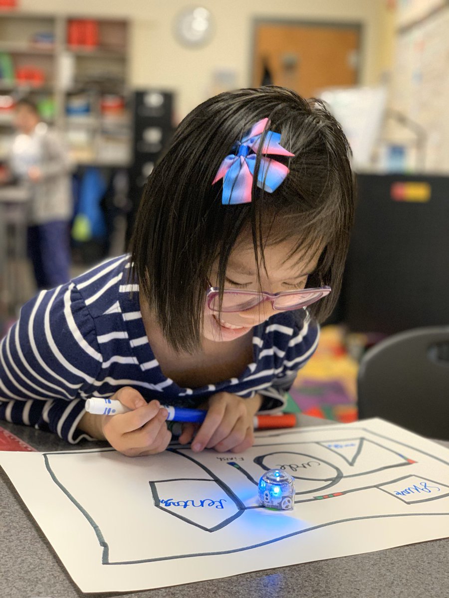 mrsjones72812's tweet photo. We created mazes with geometric shapes today with our @Ozobot ! #ozobot #ozosquad #codeed #codingisfun #coding https://t.co/b6ci9plpst