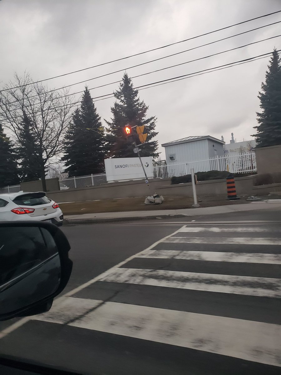 ynej0306's tweet photo. Hold tight help is coming. #Toronto https://t.co/Tm1bHWhy1a
