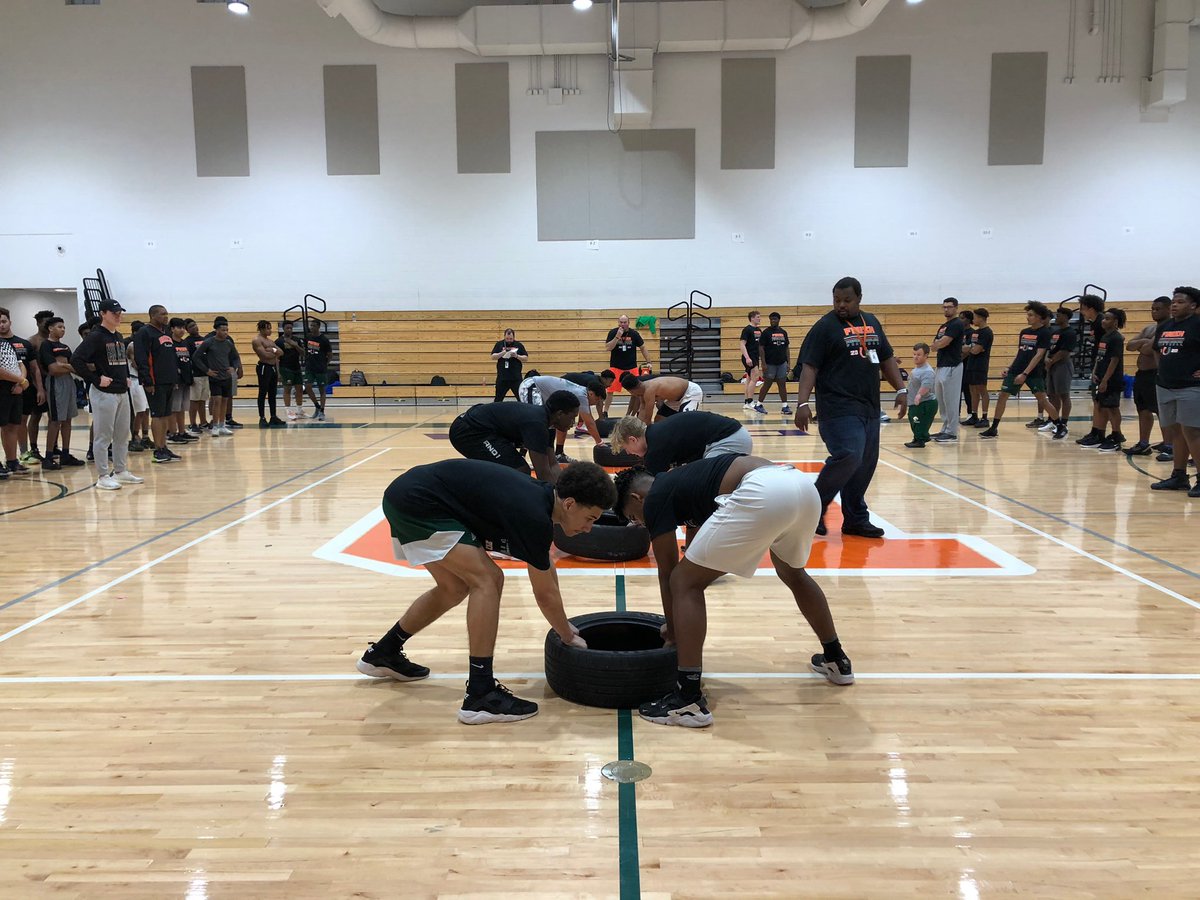 FDouglassFB's tweet image. #CompetitionFriday at Frederick Douglass is how we #Finish the week. You can’t finish what you don’t start!