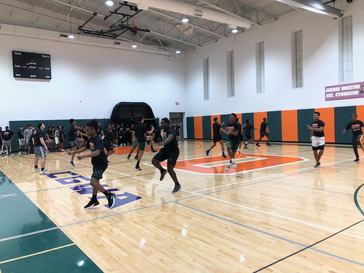 FDouglassFB's tweet image. #CompetitionFriday at Frederick Douglass is how we #Finish the week. You can’t finish what you don’t start!
