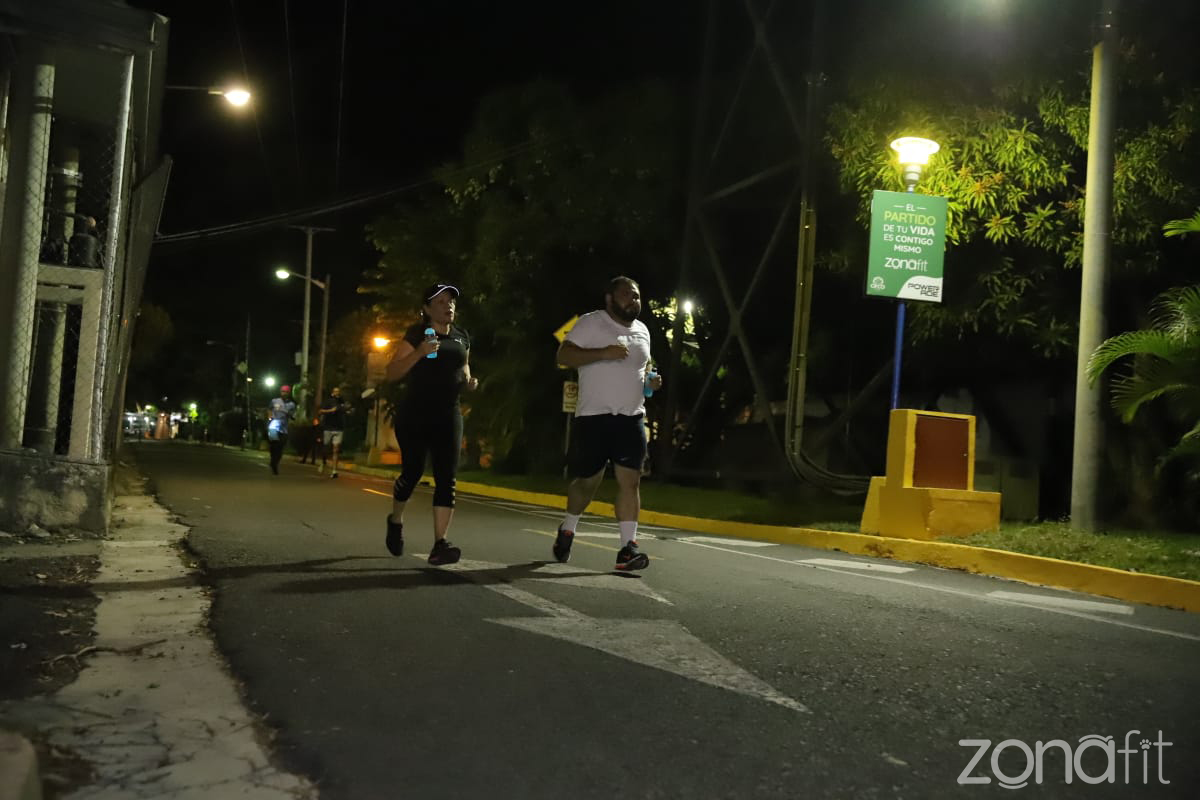 CIFCOSV's tweet photo. ¿Ya se dieron cuenta que las vacaciones están a la vuelta de la esquina😱? Pero como siempre andamos en la jugada tenemos nuestra #ZonaFit para que te ejercités de domingo a jueves, de 4:00 a.m. a 8:00 a.m.💪 https://t.co/nh8NQkFqps