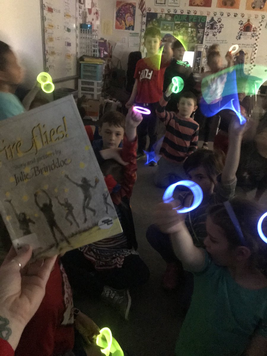 MrsGrimesFirst's tweet photo. We read Fireflies! And pretended to be fireflies to learn about illumination. https://t.co/HKNaH4tCRM