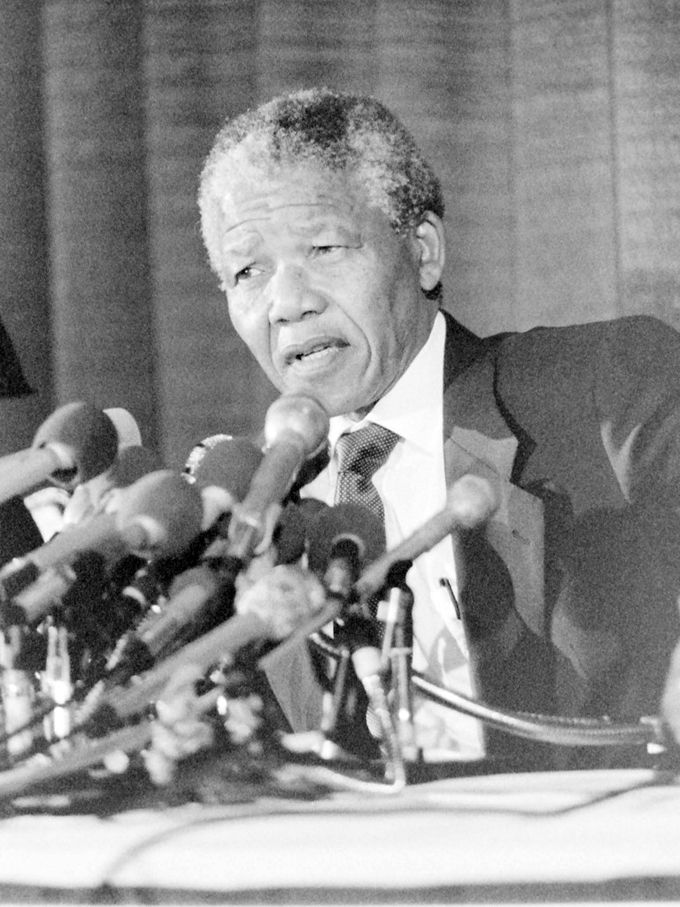 TheMadisonDC's tweet photo. Flashback Friday #FBF to when Nelson Mandela held his first U.S. press conference at The Madison. https://t.co/QXBRcn4yn5