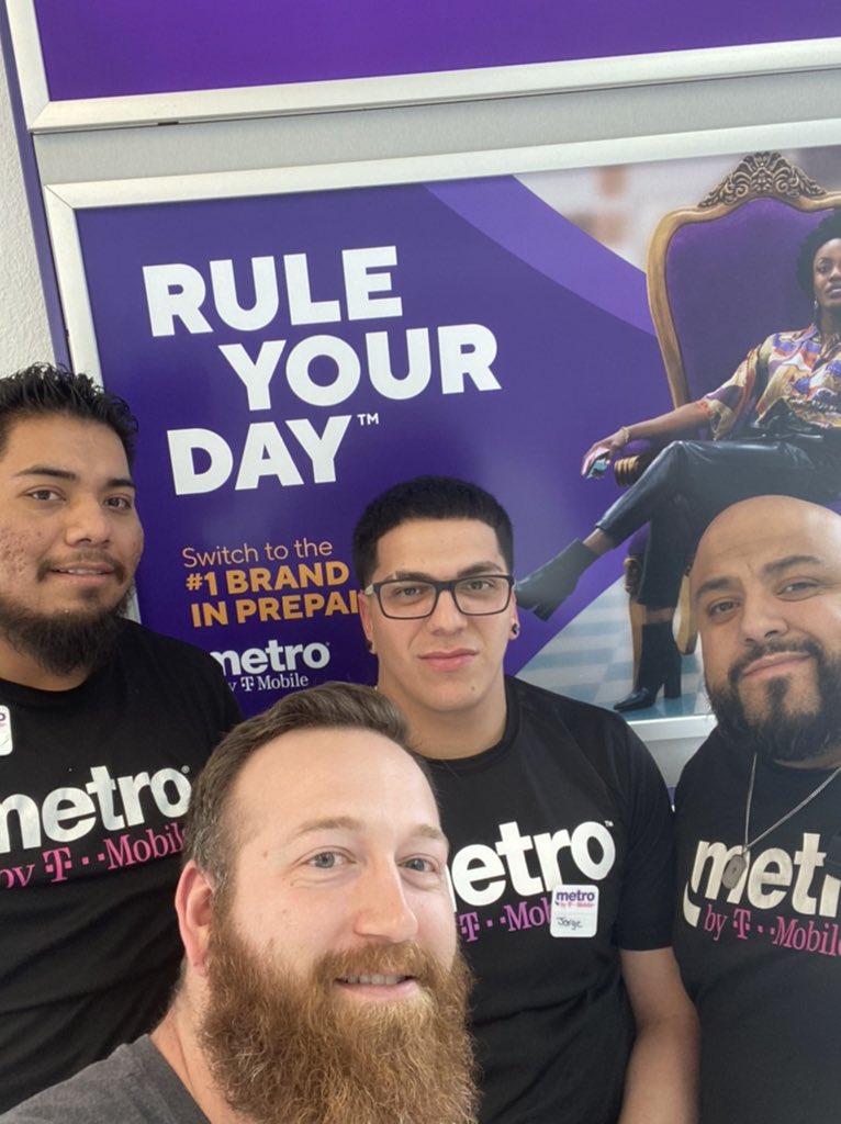JoshTBoise's tweet photo. On my way to Oregon and had to say ‘hi’ to the awesome crew at Cleveland! Huge bonus seeing a billboard from @SavynaTweets. #oneteam #metrobytmobile #betheinspiration @xtinaellis1 @SteveGerevas @JimP_metro @KoryHui https://t.co/mg3nHcKoxk