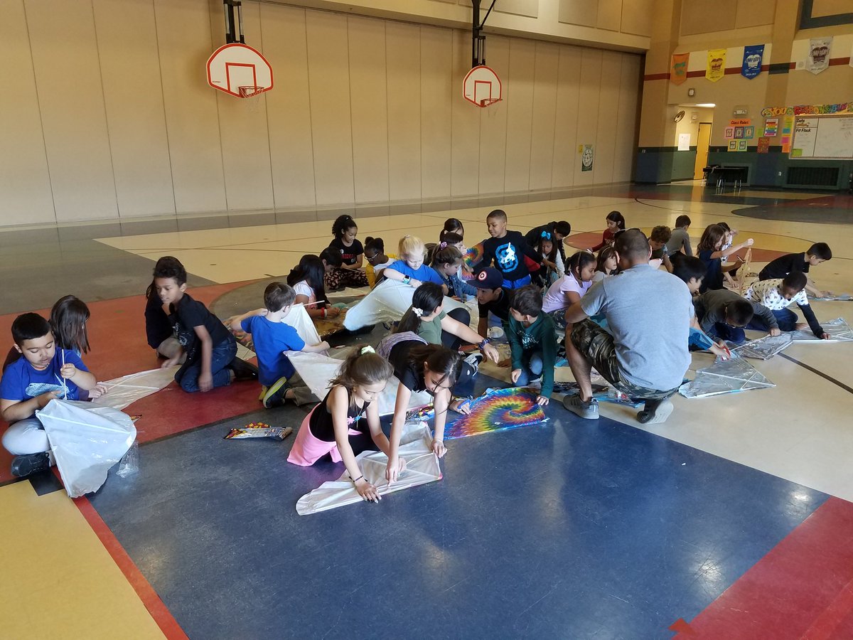 NISDCarnahan's tweet photo. Our annual Kite Day was a success! We couldn't have asked for better weather the last two days. Thank you @CoachWalderman and Coach Novak for leading this. #CarnahanTribe #RootedCarnahan #GoPublic https://t.co/fvHiDs1iMK
