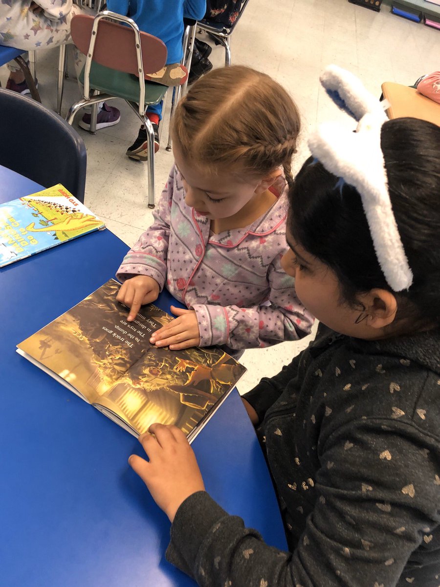 MichelleAster's tweet photo. Buddy reading is the best! 📖 https://t.co/tNMt4c10e1