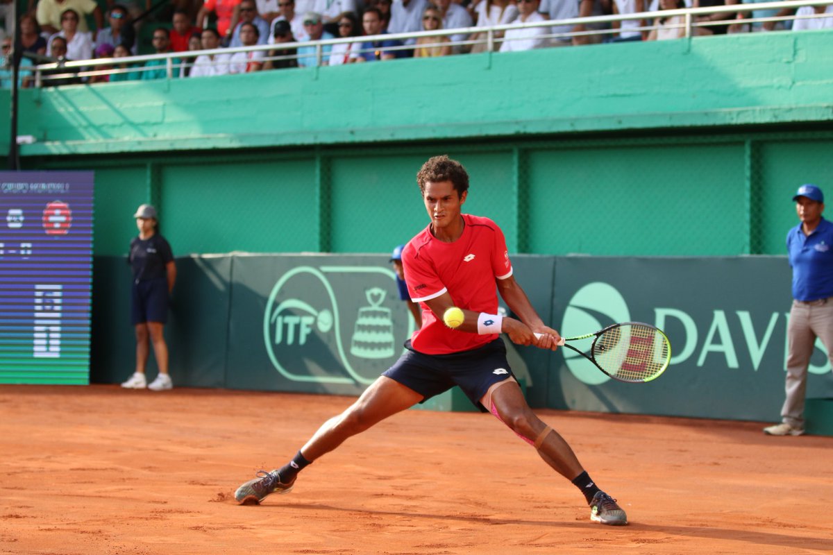 SporterosPe's tweet photo. Juan Pablo #Varillas 🇵🇪 se llevó el primer individual venciendo a Sandro #Ehrat 🇨🇭 2-0 (7-6 7-6) por la #CopaDavis🎾
📷 Federación Peruana de Tenis https://t.co/v0cybianVE