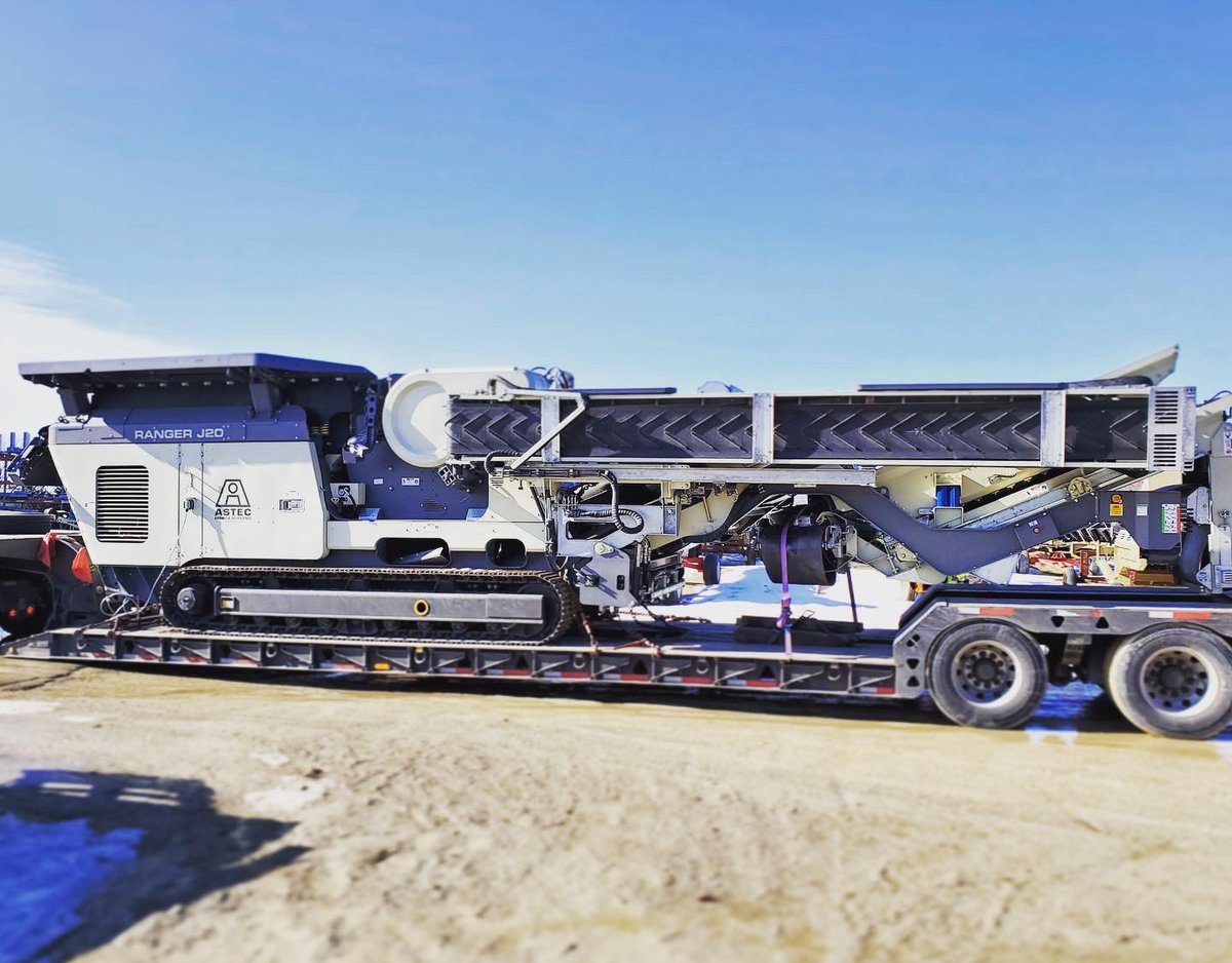KPIJCI_AMS's tweet photo. From lowboy to show floor, the J20 is ready for @conexpoconagg #ConExpo2020 #astec #kpijci #astecmobilescreens #ranger https://t.co/pLnnUWIdRn
