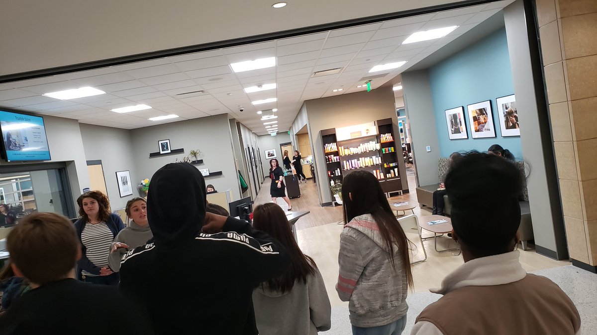 SennettMiddle's tweet photo. Thank you for the great tour @MadisonCollege ! Our eyes are open to new possibilities. #sennettshines #madisoncollege #graduatevision https://t.co/0ZLisjvib5