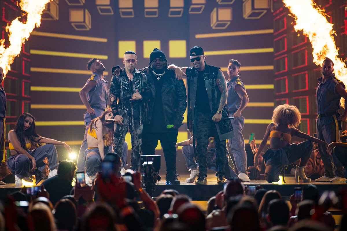 alleffectspr's tweet image. We love fire and we love @wisinyyandel! #AllEffectsPR #premiostumusicaurbano
