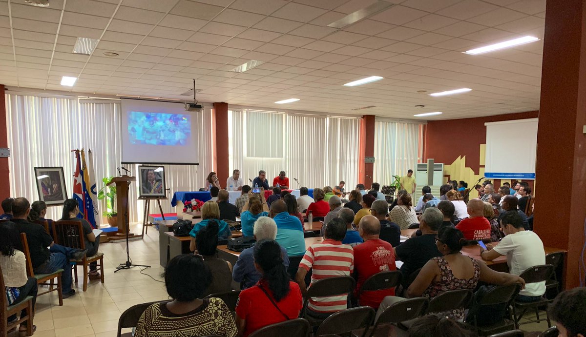 Adan_Coromoto's tweet photo. Seguimos recibiendo muestras de amor y solidaridad del hermano Pueblo cubano, en el marco del 7mo aniversario de la partida física del Cdte Chávez. #Hoy compartimos con autoridades, profesoras(es) y estudiantes de la @universidad_uci, acerca de su fecundo y luminoso legado!! https://t.co/z5HR6oQA3T